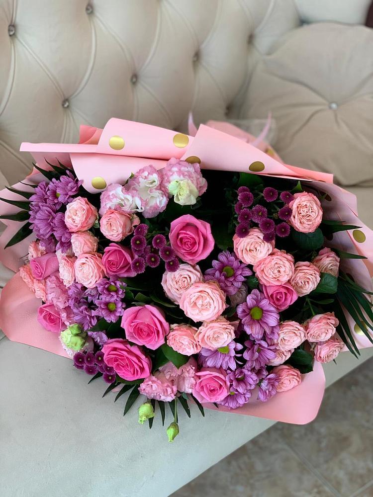 Букет цветов из: Хризантемы, Розы и Лизиантусы в Одоев