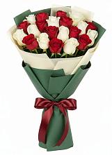 Букет Микс из красных и белых роз в Одоев