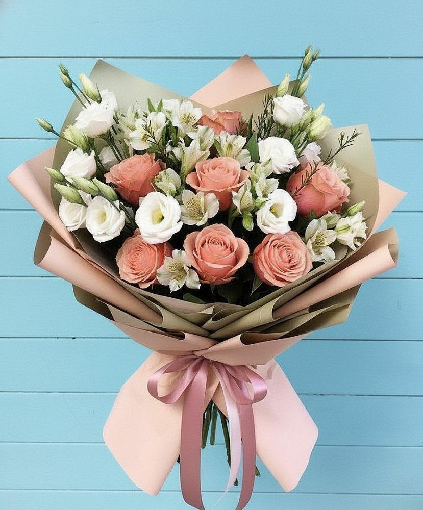 Букет цветов из: Розы, Альстромерии и Лизиантусы в Одоев