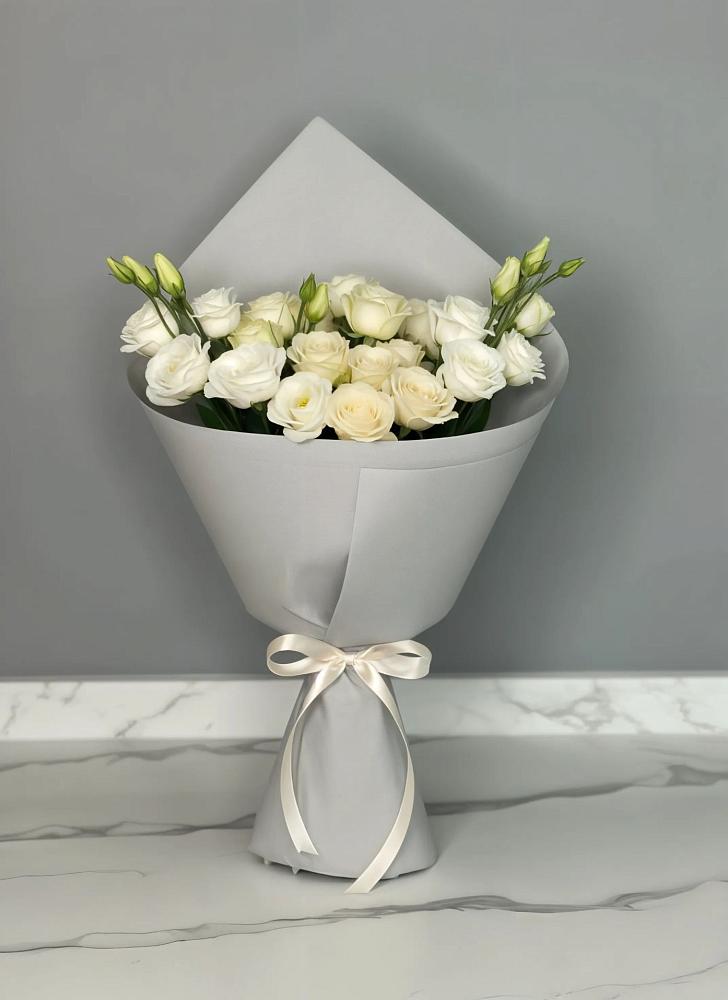 Букет цветов из: Розы и Лизиантусы в Одоев