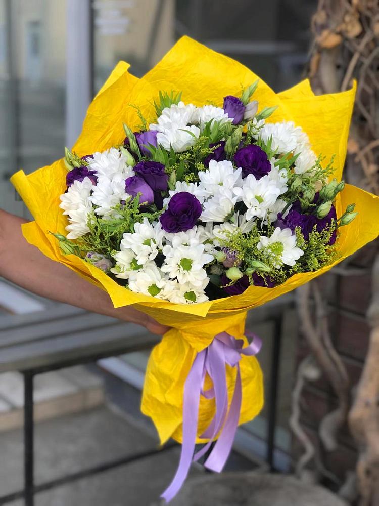 Букет цветов из: Ирисы, Хризантемы и Ромашки в Одоев