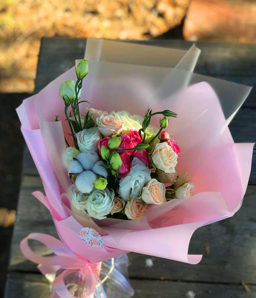 Букет цветов из: Розы и Лизиантусы в Одоев