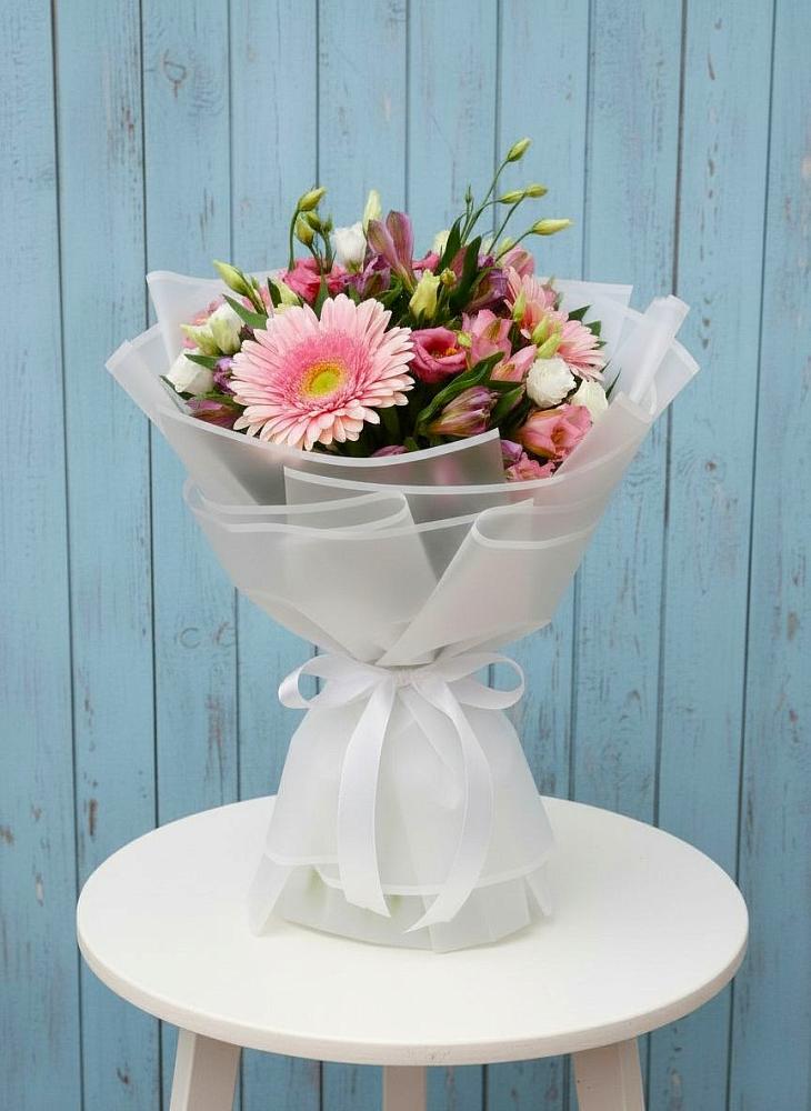 Букет цветов из: Герберы, Альстромерии и Лизиантусы в Одоев