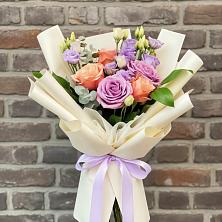 Букет цветов из:  Лизиантусы и Розы в Одоев