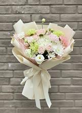 Букет цветов из:  Гвоздики, Розы, Лизиантусы и Хризантемы #REPLACE_PRED# Одоев
