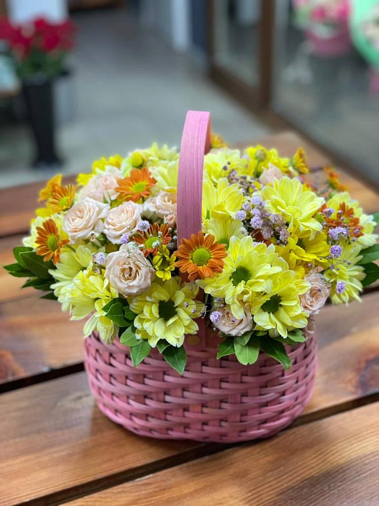 Цветочная композиция из Хризантемы и Розы в корзине в Одоев