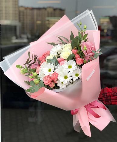 Букет цветов из: Розы, Лизиантусы и Хризантемы в Одоев