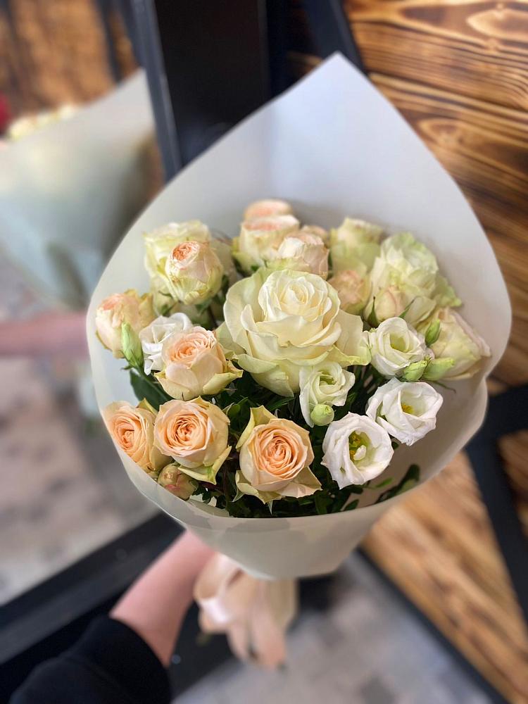 Букет цветов из: Розы и Лизиантусы в Одоев